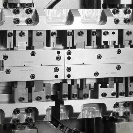 ndustrielle Presse für die Metallverarbeitung in einem modernen Werk